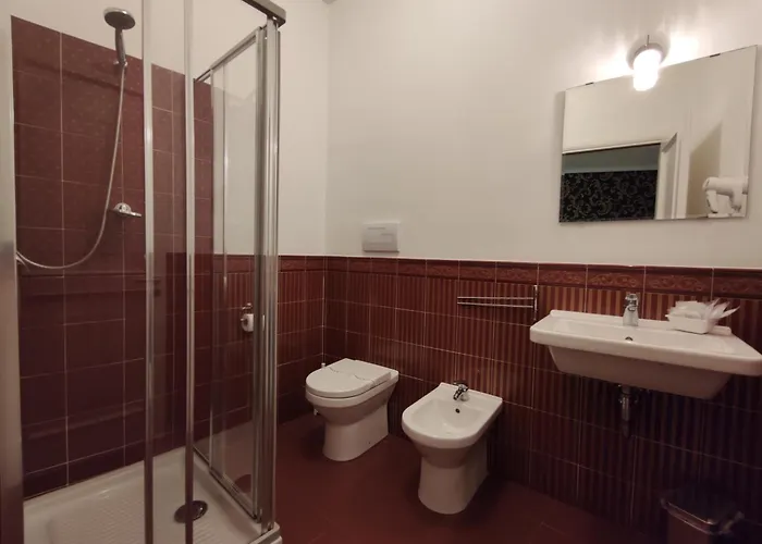 Sami Rooms: Theater District Retreat near Ortigia